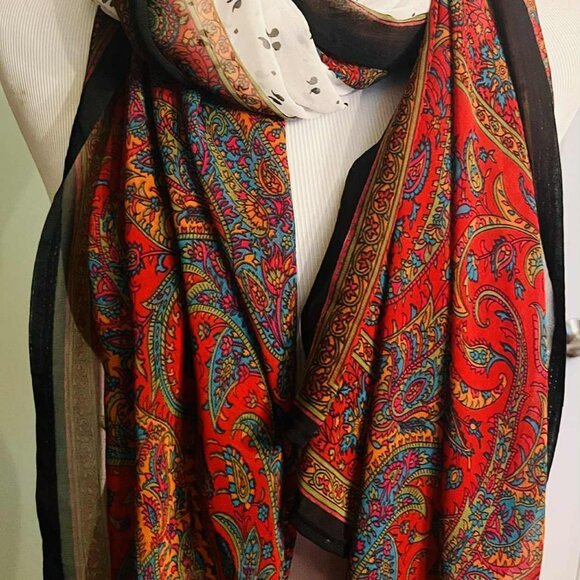 🌺 Vintage 100% Silk Oversized Scarf – Handmade in Spain - Picture 14 of 15